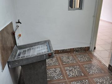 Venta de casa en la Mitad del Mundo, San Antonio de Pichincha, Conjuto Alborada 1.