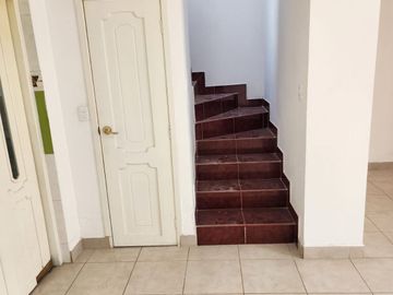 Venta de casa en la Mitad del Mundo, San Antonio de Pichincha, Conjuto Alborada 1.