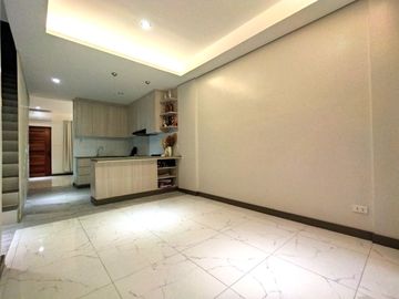 Town and Country Executive Village Townhouse, FA 110 sqm 2 bedroom w/ 1 car garage