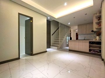 Town and Country Executive Village Townhouse, FA 110 sqm 2 bedroom w/ 1 car garage