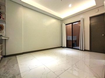 Town and Country Executive Village Townhouse, FA 110 sqm 2 bedroom w/ 1 car garage