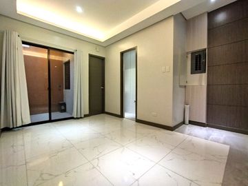 Town and Country Executive Village Townhouse, FA 110 sqm 2 bedroom w/ 1 car garage