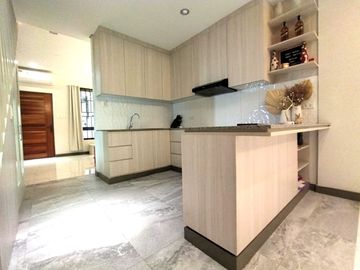 Town and Country Executive Village Townhouse, FA 110 sqm 2 bedroom w/ 1 car garage