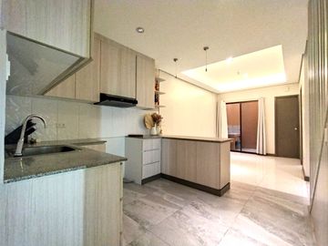 Town and Country Executive Village Townhouse, FA 110 sqm 2 bedroom w/ 1 car garage
