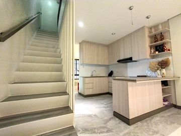 Town and Country Executive Village Townhouse, FA 110 sqm 2 bedroom w/ 1 car garage