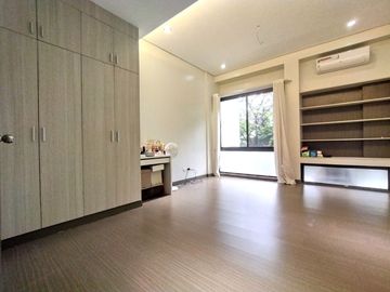Town and Country Executive Village Townhouse, FA 110 sqm 2 bedroom w/ 1 car garage
