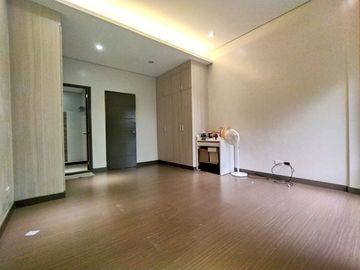 Town and Country Executive Village Townhouse, FA 110 sqm 2 bedroom w/ 1 car garage