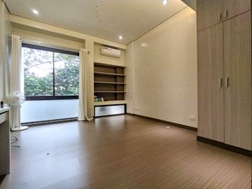 Town and Country Executive Village Townhouse, FA 110 sqm 2 bedroom w/ 1 car garage