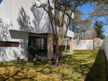 HERMOSA CASA DE VENTA EN PLANOS EN PUEMBO VIA ARRAYANES