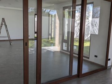 HERMOSA CASA DE VENTA EN PLANOS EN PUEMBO VIA ARRAYANES