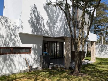 HERMOSA CASA DE VENTA EN PLANOS EN PUEMBO VIA ARRAYANES