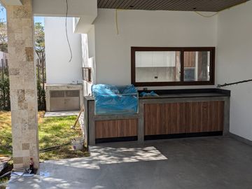 HERMOSA CASA DE VENTA EN PLANOS EN PUEMBO VIA ARRAYANES