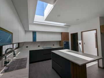 HERMOSA CASA DE VENTA EN PLANOS EN PUEMBO VIA ARRAYANES