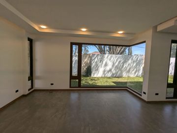 HERMOSA CASA DE VENTA EN PLANOS EN PUEMBO VIA ARRAYANES