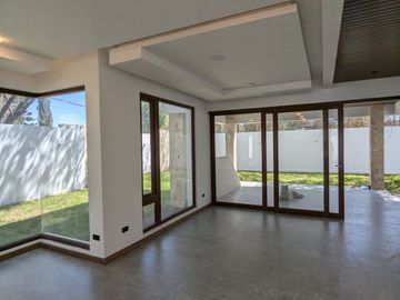 HERMOSA CASA DE VENTA EN PLANOS EN PUEMBO VIA ARRAYANES