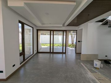 HERMOSA CASA DE VENTA EN PLANOS EN PUEMBO VIA ARRAYANES