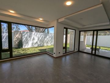 HERMOSA CASA DE VENTA EN PLANOS EN PUEMBO VIA ARRAYANES