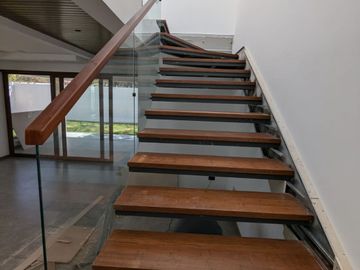 HERMOSA CASA DE VENTA EN PLANOS EN PUEMBO VIA ARRAYANES