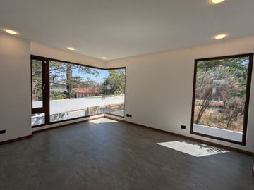 HERMOSA CASA DE VENTA EN PLANOS EN PUEMBO VIA ARRAYANES