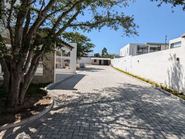 HERMOSA CASA DE VENTA EN PLANOS EN PUEMBO VIA ARRAYANES