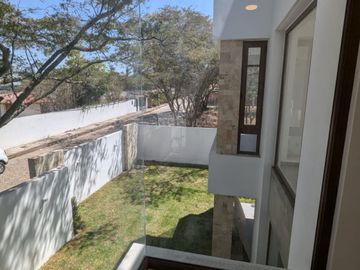 HERMOSA CASA DE VENTA EN PLANOS EN PUEMBO VIA ARRAYANES