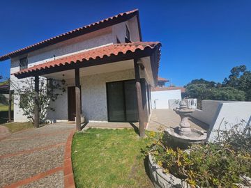 BROKER BOSQUES 5D-3B- SALA ESTAR - ESCRITORIO-GRAN PATIO- VISTA - SOLEADA