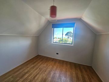BROKER BOSQUES 5D-3B- SALA ESTAR - ESCRITORIO-GRAN PATIO- VISTA - SOLEADA