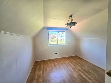 BROKER BOSQUES 5D-3B- SALA ESTAR - ESCRITORIO-GRAN PATIO- VISTA - SOLEADA