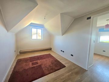 BROKER BOSQUES 5D-3B- SALA ESTAR - ESCRITORIO-GRAN PATIO- VISTA - SOLEADA