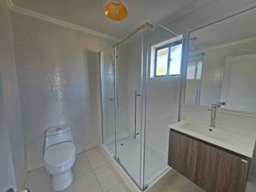 BROKER BOSQUES 5D-3B- SALA ESTAR - ESCRITORIO-GRAN PATIO- VISTA - SOLEADA