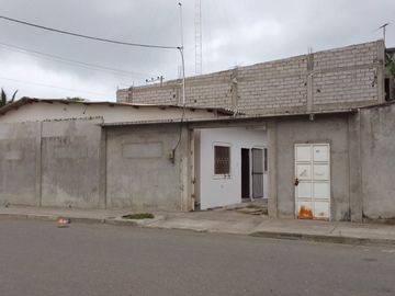 Se vende vivienda de 2 unidades, Centro de Playas Villamil.