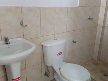 Se vende vivienda de 2 unidades, Centro de Playas Villamil.