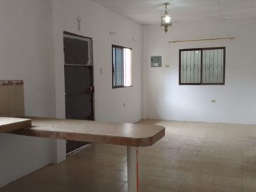 Se vende vivienda de 2 unidades, Centro de Playas Villamil.