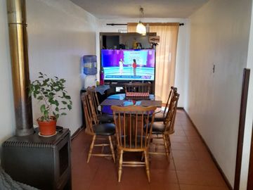 Hermosa y confortable casa esquina