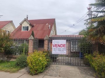 Hermosa y confortable casa esquina