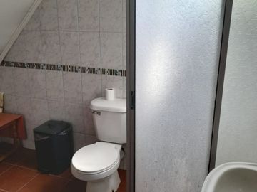 Hermosa y confortable casa esquina