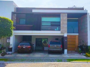 Casa Residencial en Venta, Clúster 333, Lomas de Angelopolis l, Puebla.