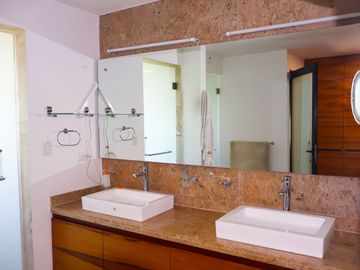 Casa Residencial en Venta, Clúster 333, Lomas de Angelopolis l, Puebla.