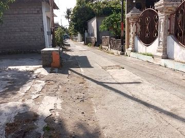 Rumah Klasik Halaman Luas dekat Jalan Berbah Piyungan