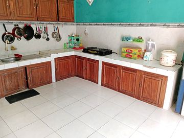 Rumah Klasik Halaman Luas dekat Jalan Berbah Piyungan