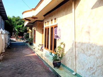 Rumah Klasik Halaman Luas dekat Jalan Berbah Piyungan