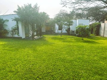 Vendo linda casa en av. Reusche, Pachacamac