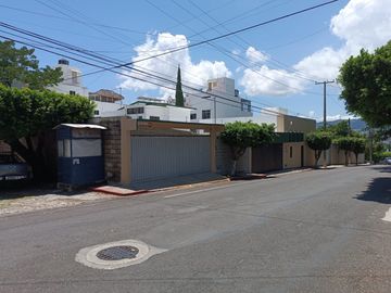 CASA EN VENTA, CON 300 MTS DE TERRENO EN COL EL MIRADOR, TUXTLA GUTIERREZ