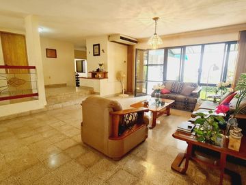 CASA EN VENTA, CON 300 MTS DE TERRENO EN COL EL MIRADOR, TUXTLA GUTIERREZ