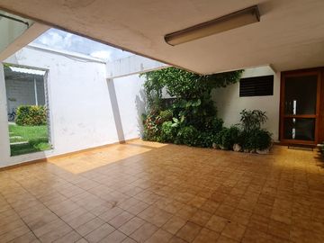 CASA EN VENTA, CON 300 MTS DE TERRENO EN COL EL MIRADOR, TUXTLA GUTIERREZ