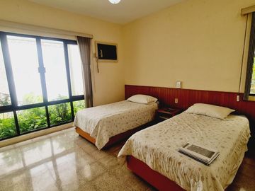 CASA EN VENTA, CON 300 MTS DE TERRENO EN COL EL MIRADOR, TUXTLA GUTIERREZ