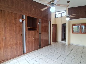 CASA EN VENTA, CON 300 MTS DE TERRENO EN COL EL MIRADOR, TUXTLA GUTIERREZ