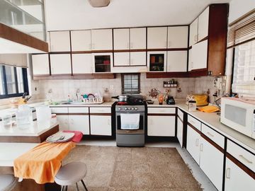 CASA EN VENTA, CON 300 MTS DE TERRENO EN COL EL MIRADOR, TUXTLA GUTIERREZ