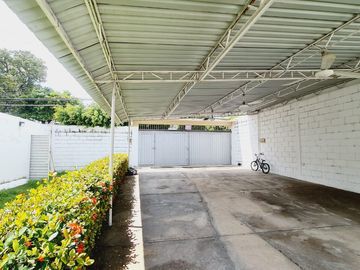CASA EN VENTA, CON 300 MTS DE TERRENO EN COL EL MIRADOR, TUXTLA GUTIERREZ