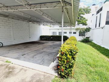 CASA EN VENTA, CON 300 MTS DE TERRENO EN COL EL MIRADOR, TUXTLA GUTIERREZ
